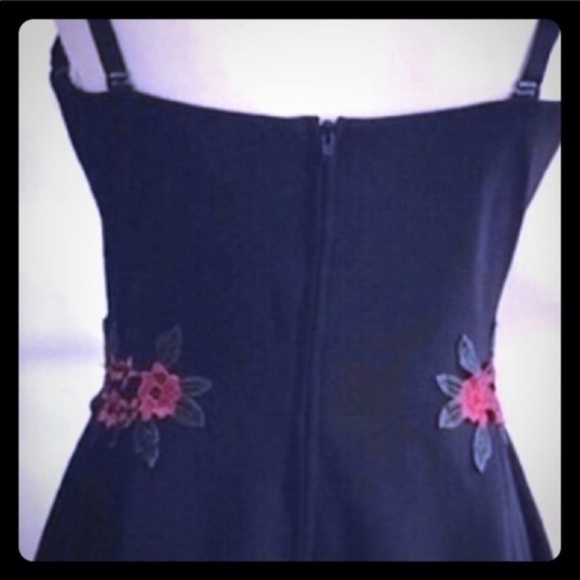 black dress with floral red embroidered roses at waist size 6 NWT - Picture 9 of 15